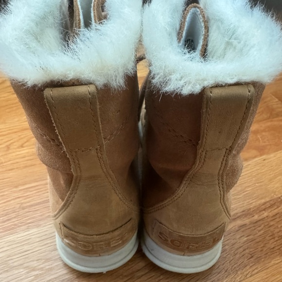 Sorel Joan Explorer Boots size 7 - Picture 4 of 7
